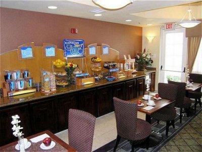 Express & - Airport By Ihg 3* Oakland