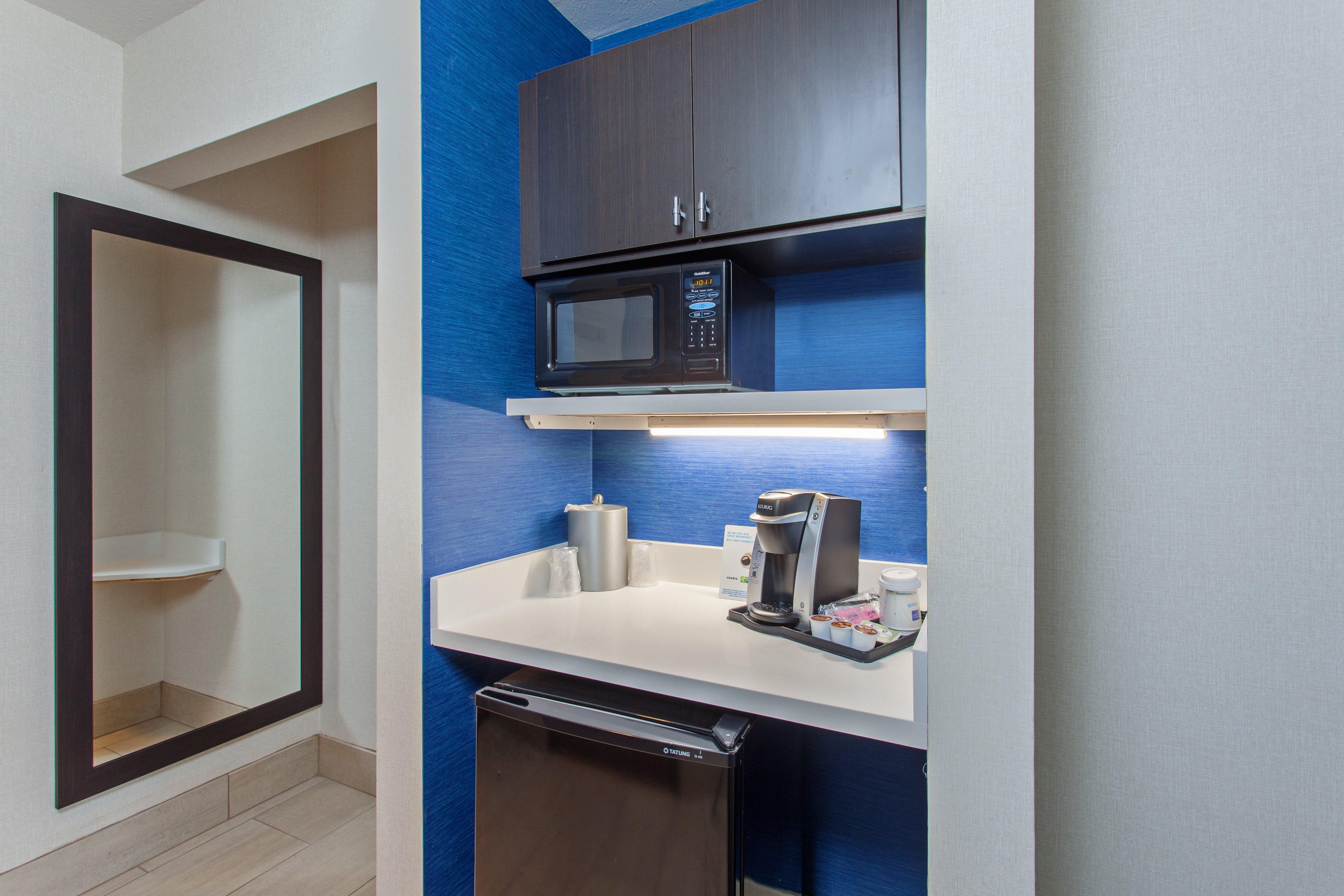 Hotel Express & - Airport By Ihg 3*