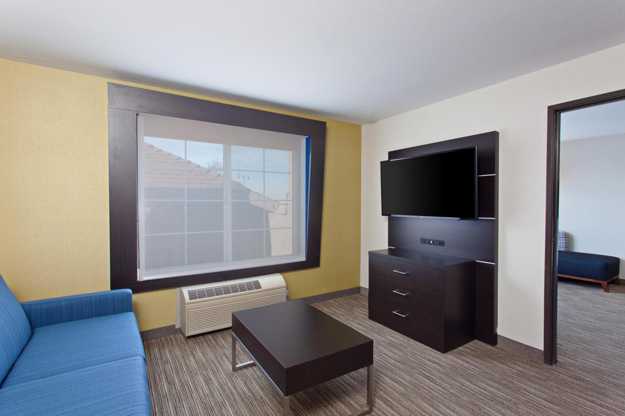 Express & - Airport By Ihg Hotel 3*