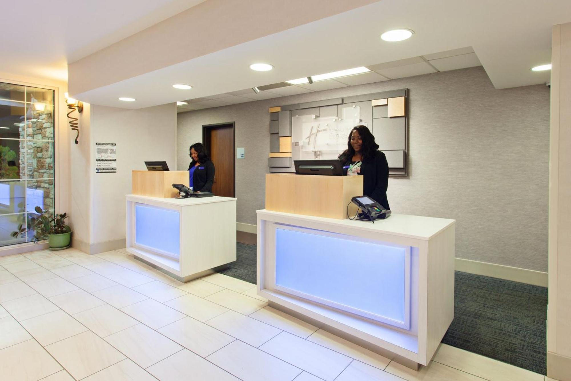 Express & - Airport By Ihg Hotel Oakland