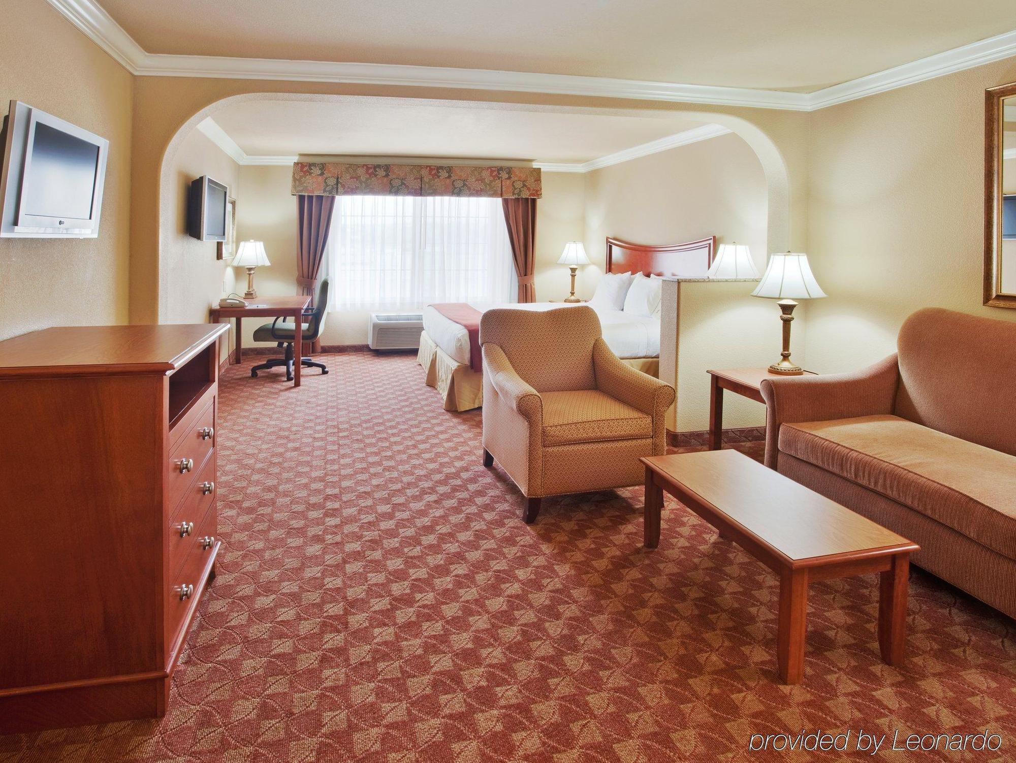 Express & - Airport By Ihg Hotel 3*