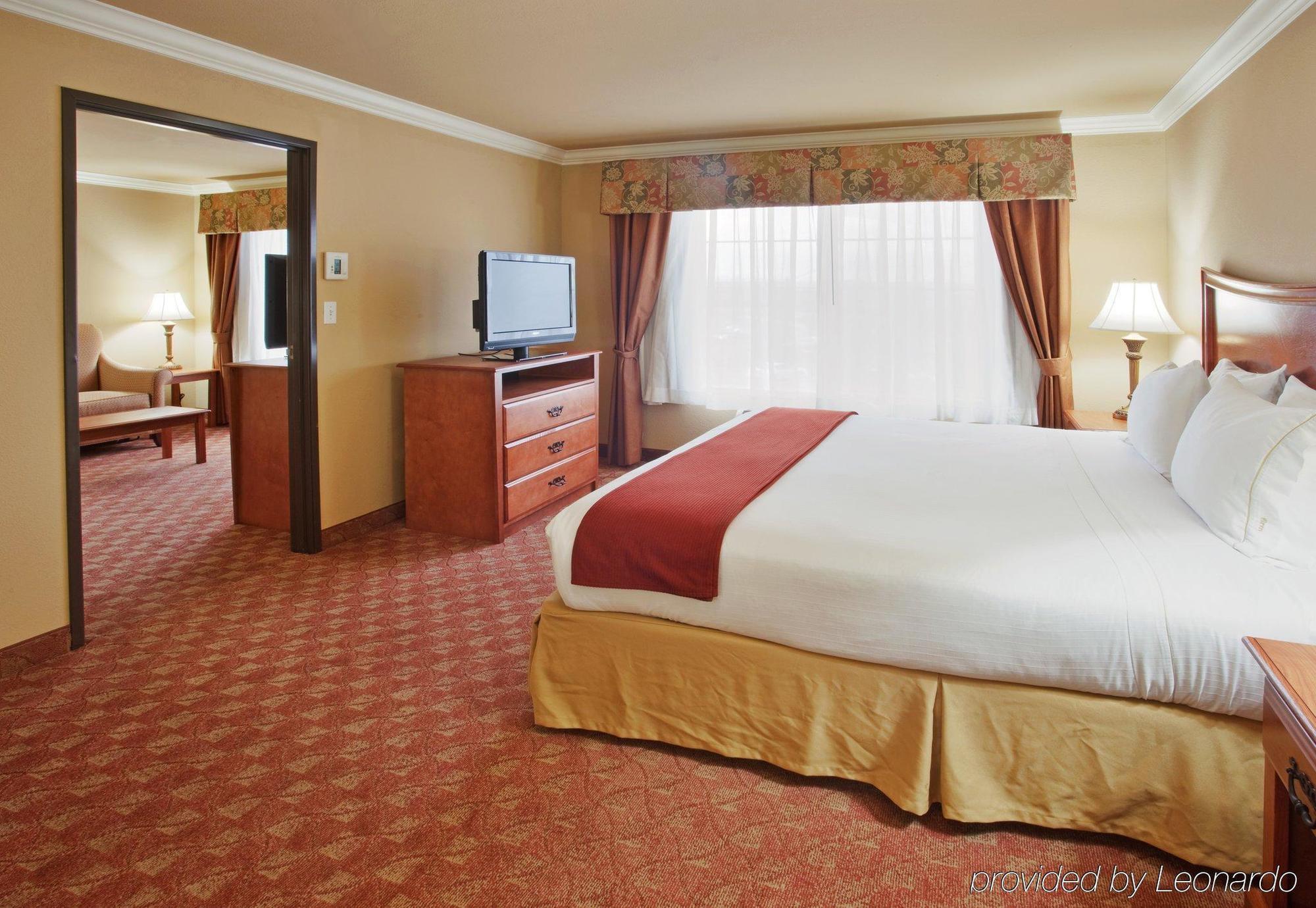 Express & - Airport By Ihg Hotel 3*