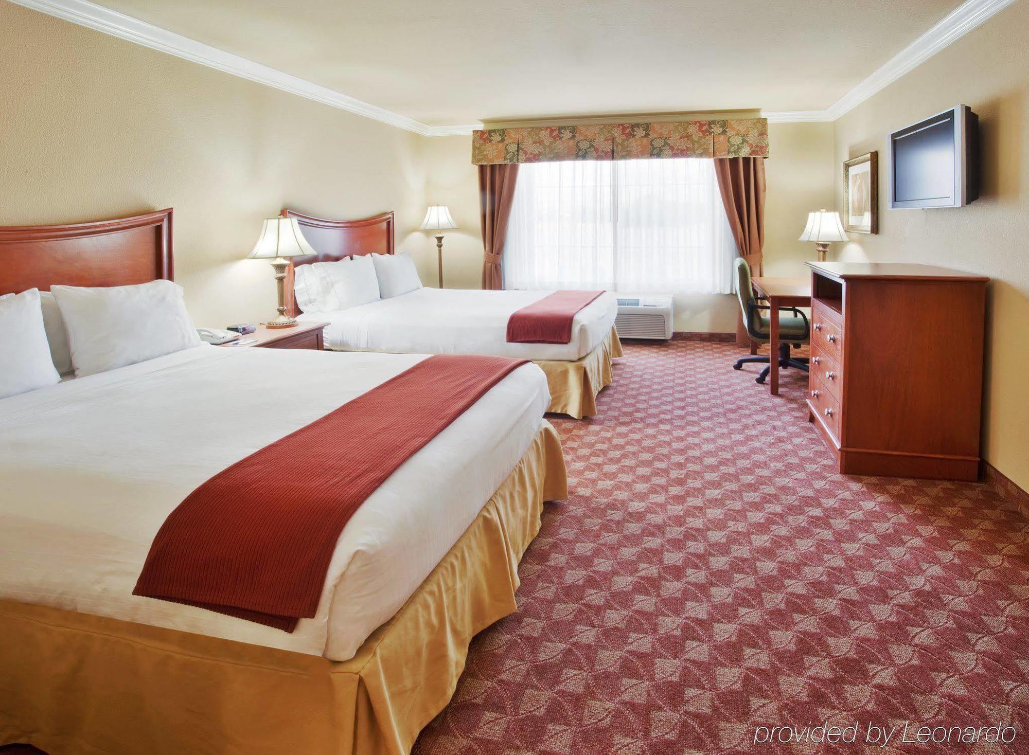 Express & - Airport By Ihg Hotel 3*