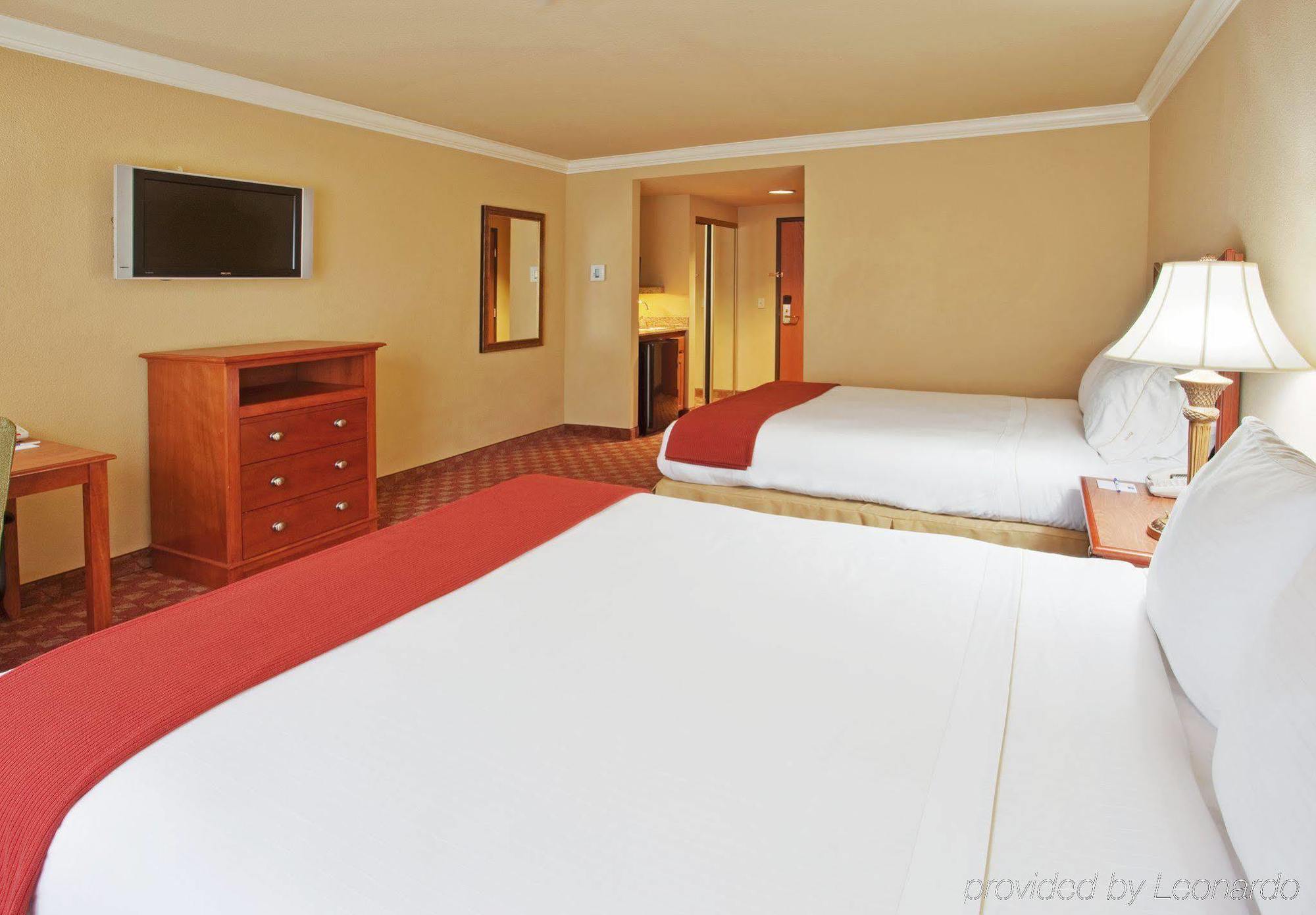 Express & - Airport By Ihg Hotel 3*