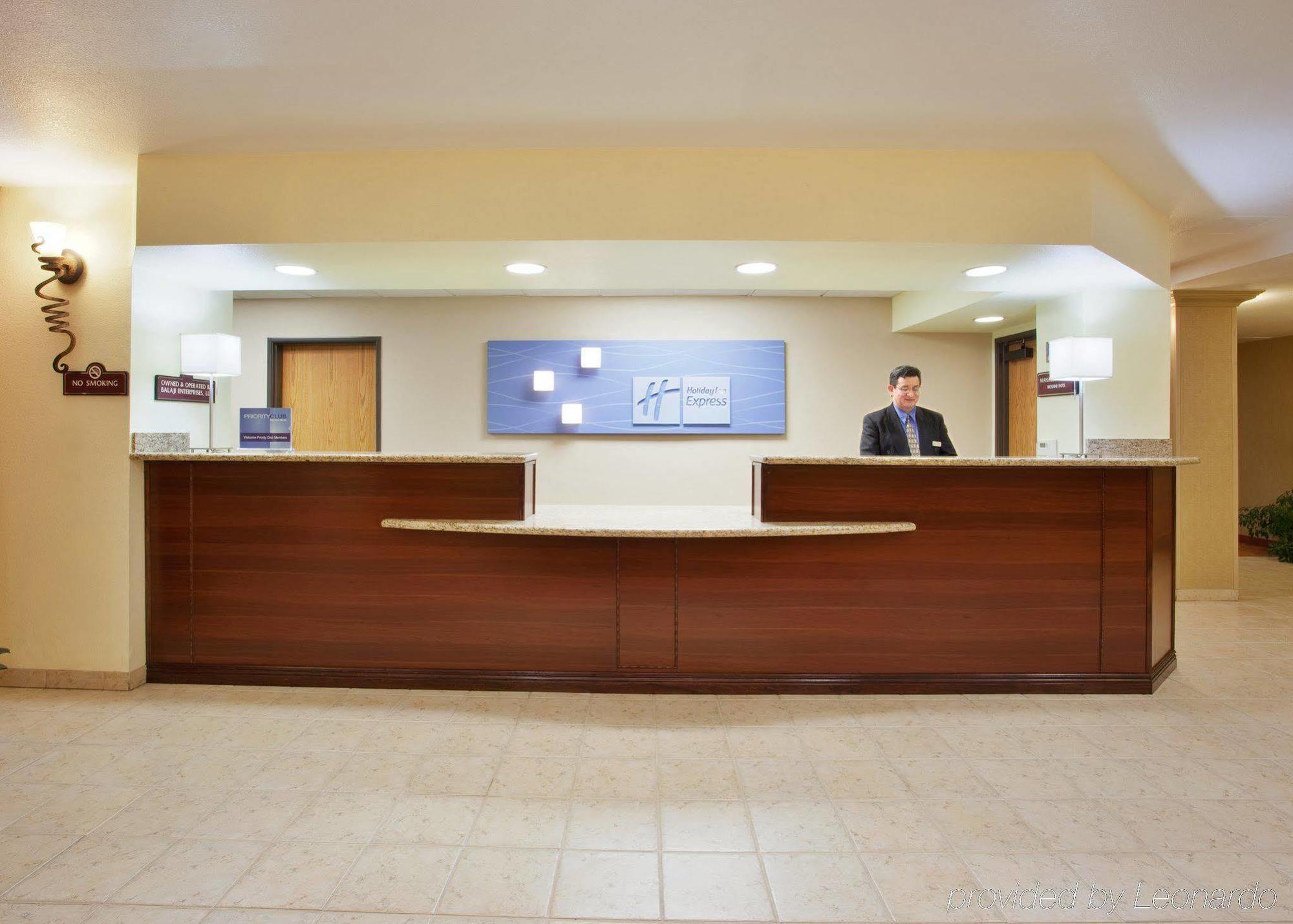 Hotel Express & - Airport By Ihg