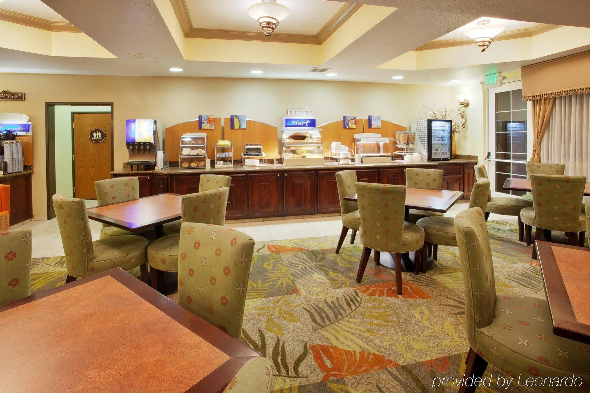 Hotel Express & - Airport By Ihg