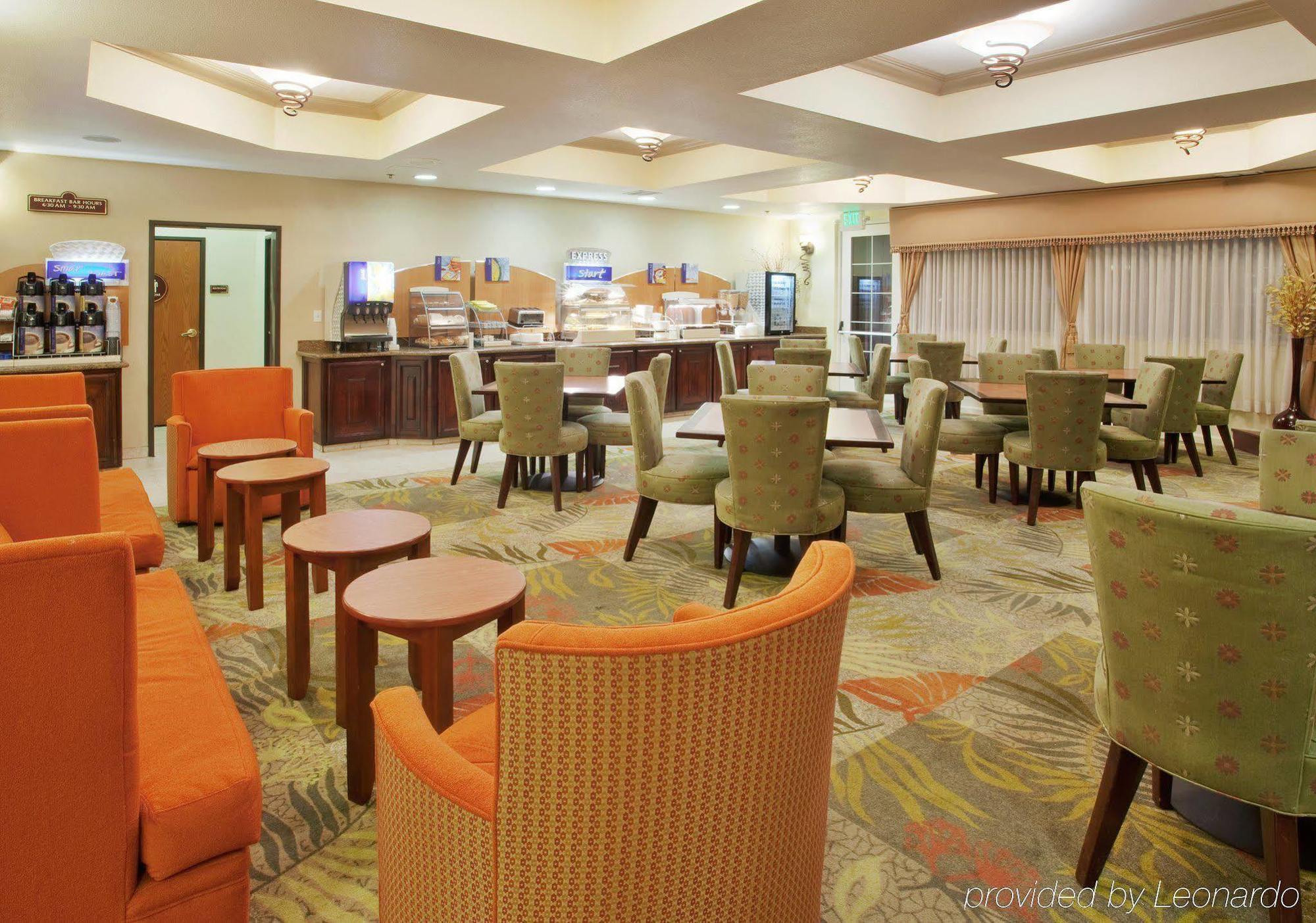 Express & - Airport By Ihg 3*